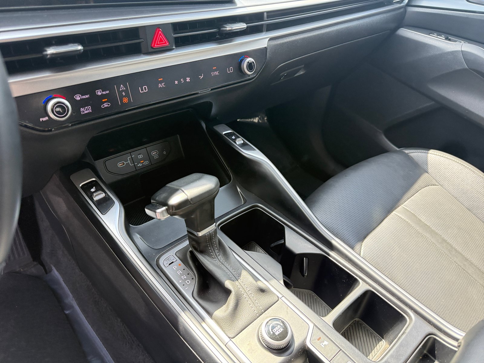 Used 2024 Silver Kia S image 13