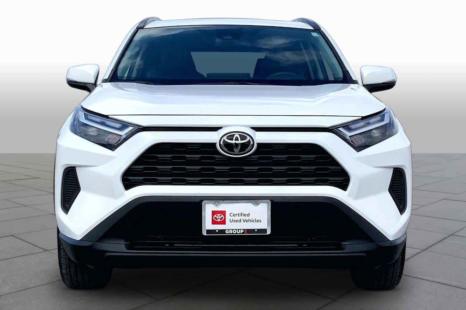 Used 2025 Ice Cap Toyota XLE image 4