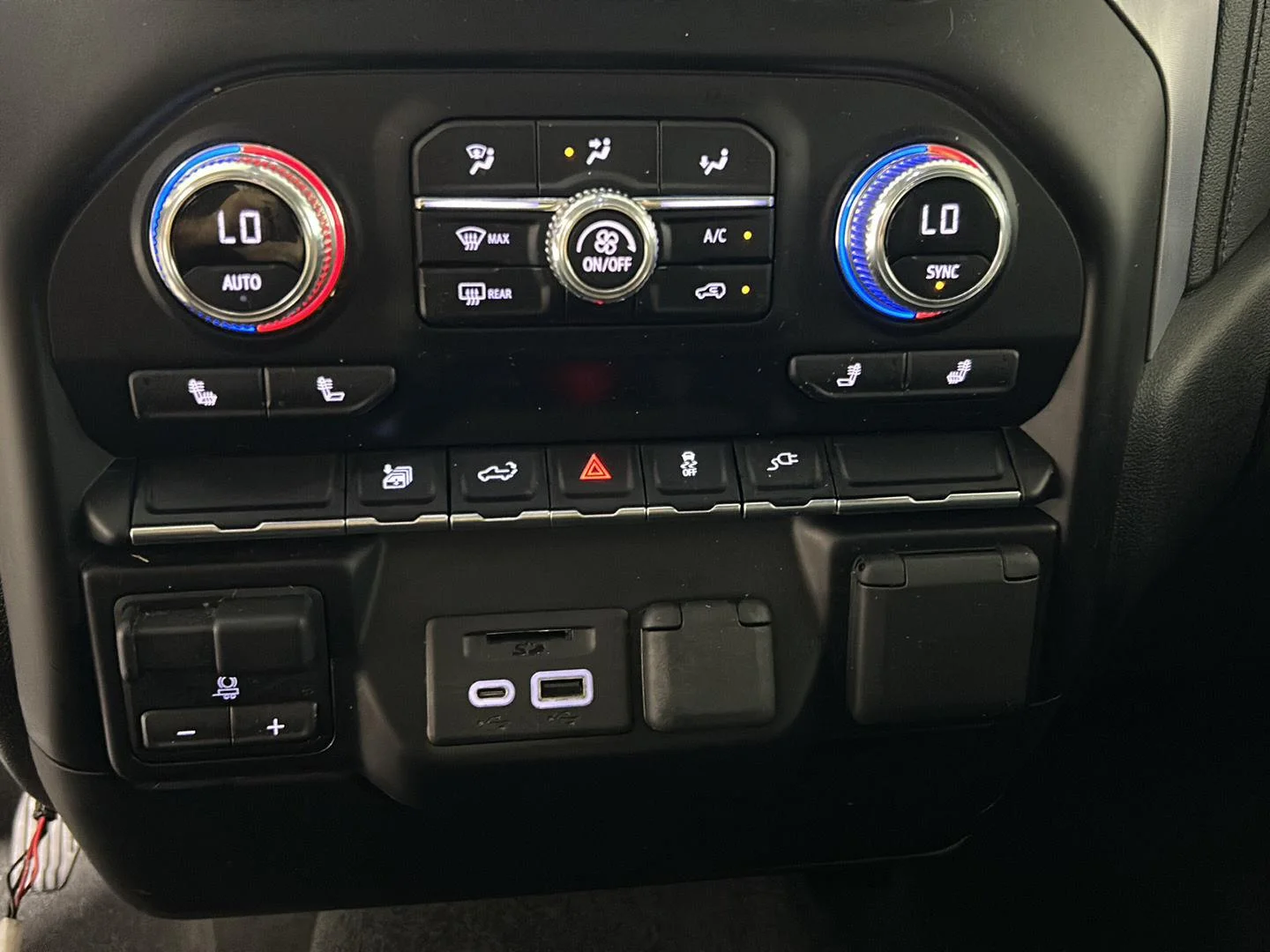 Used 2022 Summit White GMC SLE image 18