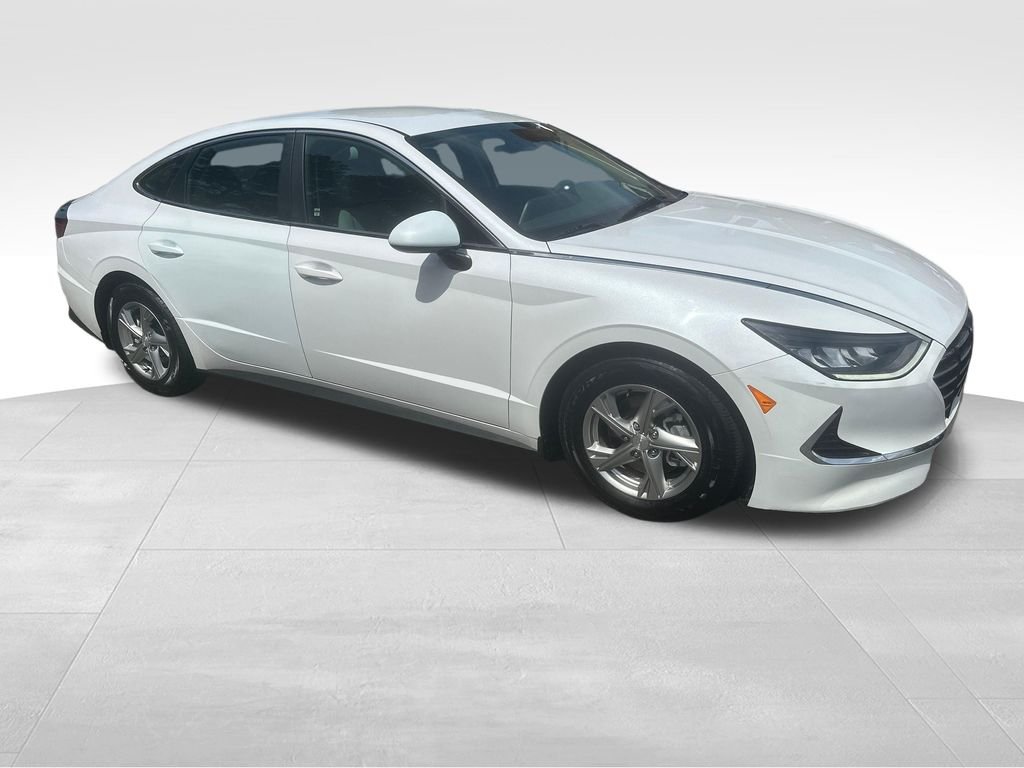 Used 2021 Gray Hyundai SE image 25