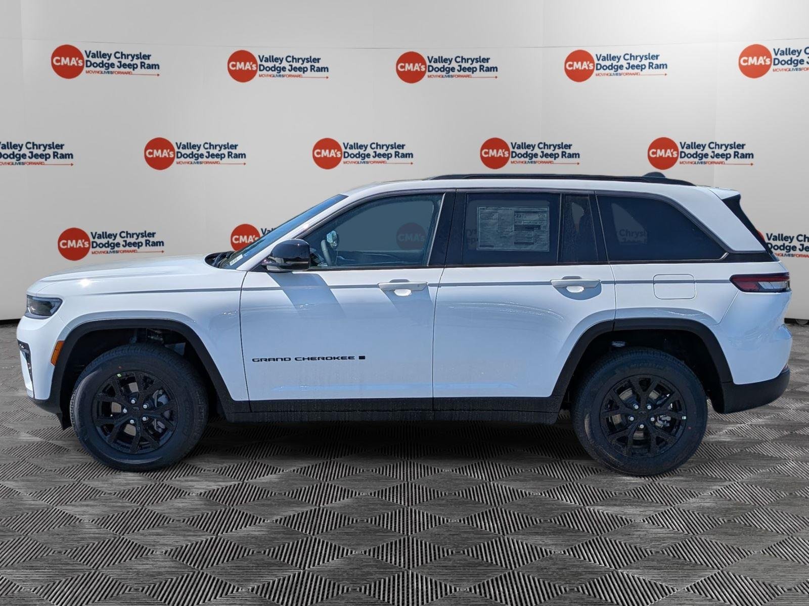 New 2026 Bright White Clear-Coat Exterior Paint Jeep Laredo Altitude image 8