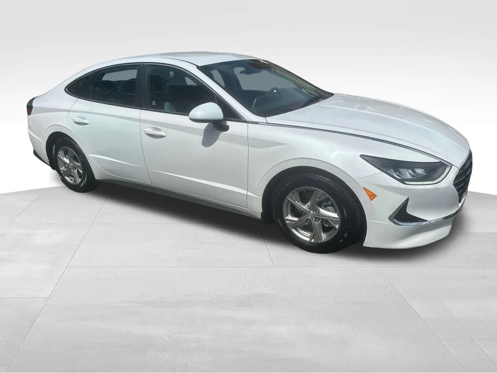 Used 2021 Gray Hyundai SE image 25