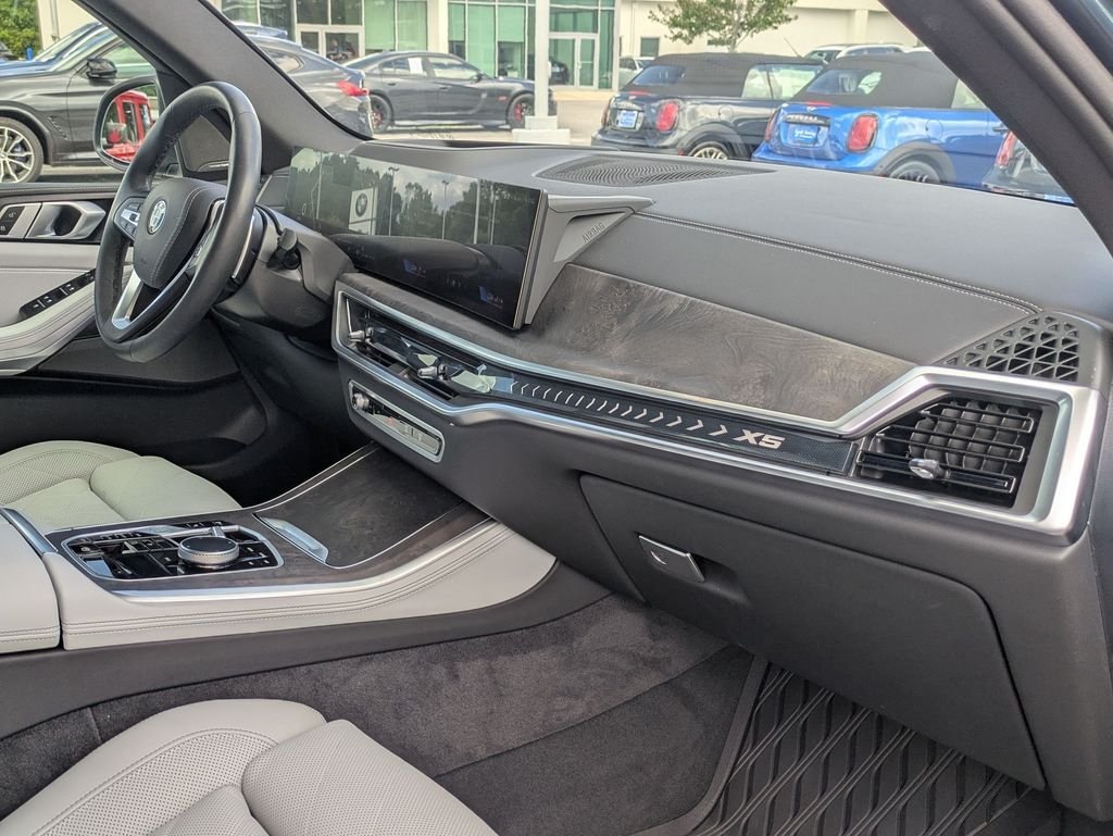 Used 2025 Blue BMW sDrive40i image 26