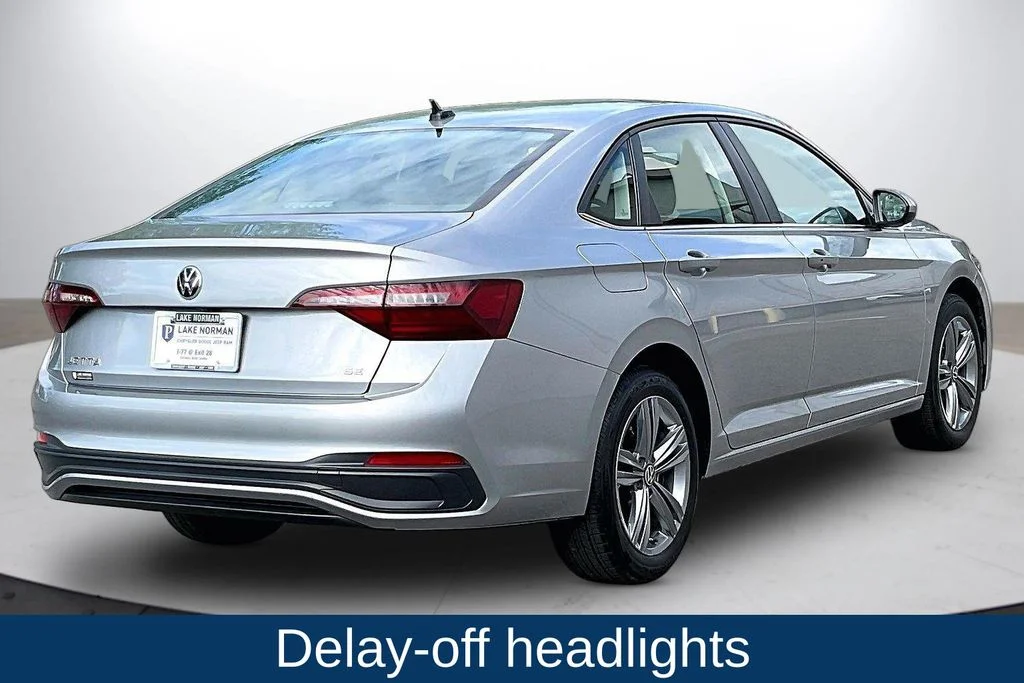 Used 2024  Volkswagen 1.5T SE image 10