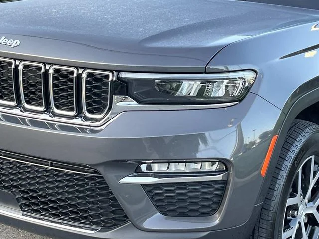 Used 2024 Gray Jeep Limited image 10