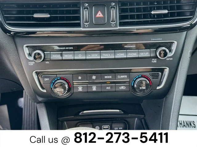 Used 2019 White Kia S image 15