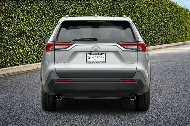 Used 2025 Silver Toyota XLE image 5