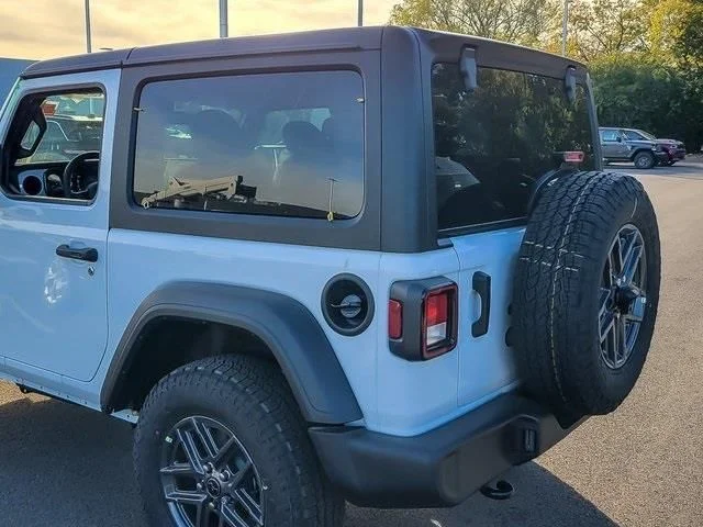 New 2026 Bright White Clear-Coat Exterior Paint Jeep Sport S image 5