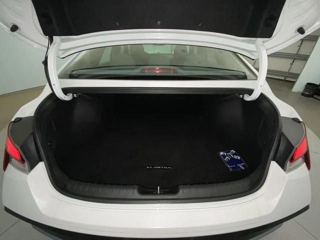 Used 2024 White Hyundai SEL image 23