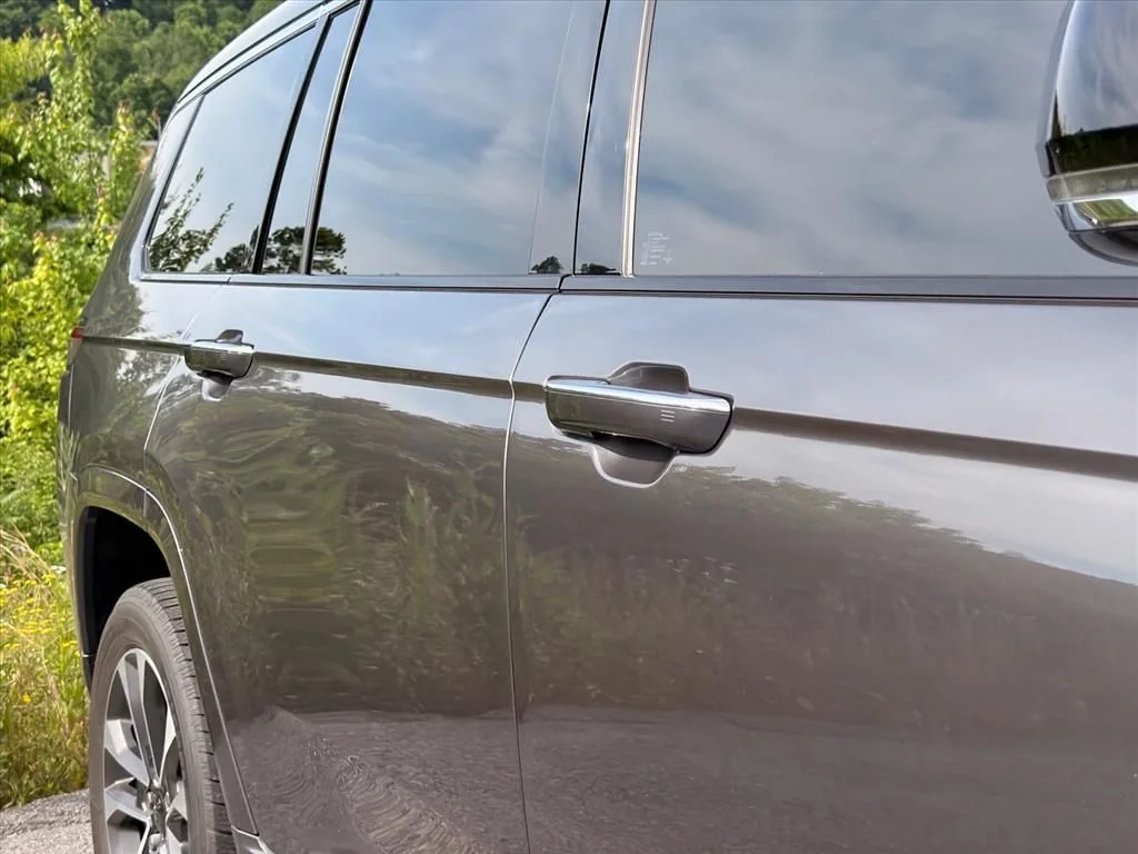 Used 2021 Gray Jeep Overland image 29
