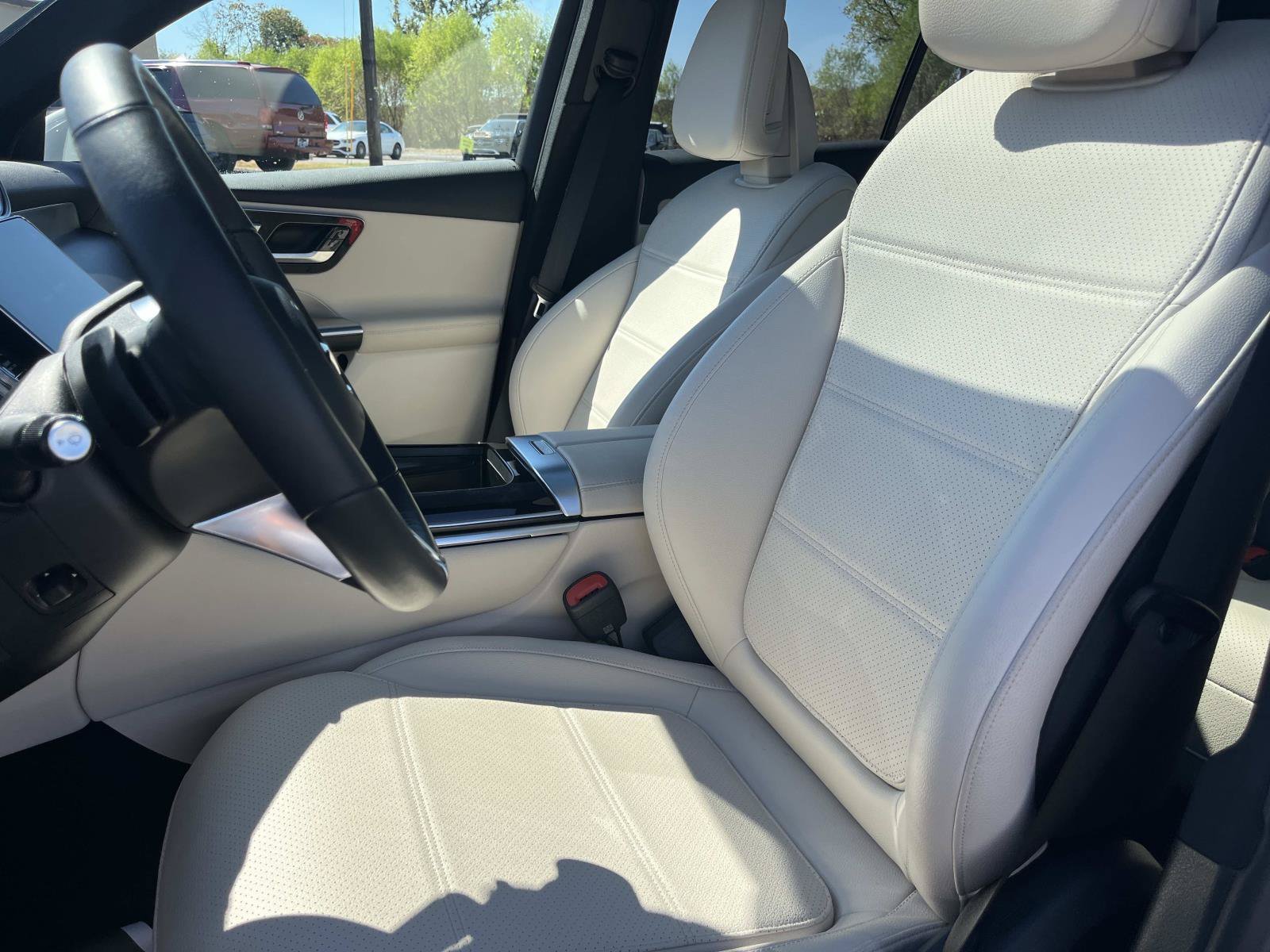 Used 2026 Polar White Mercedes-Benz GLC 300 image 26