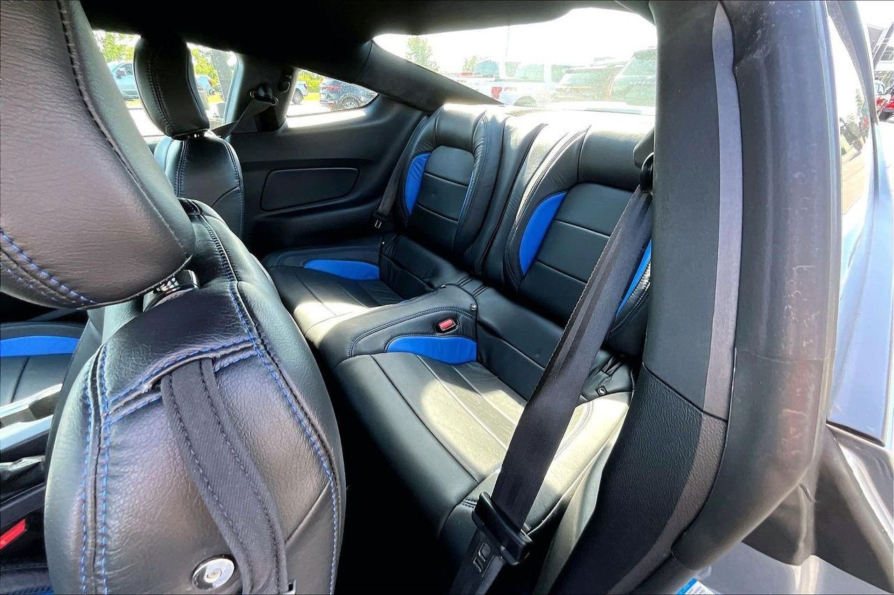 Used 2021 ICONIC SILVER Ford GT Fastback image 24