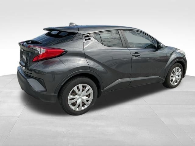 Used 2021 Gray Toyota LE image 4