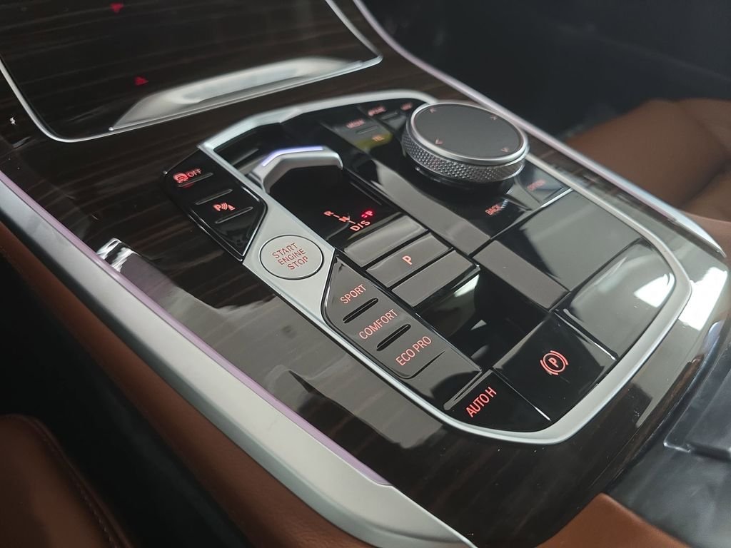 New 2026 Mineral White Metallic BMW sDrive40i image 11