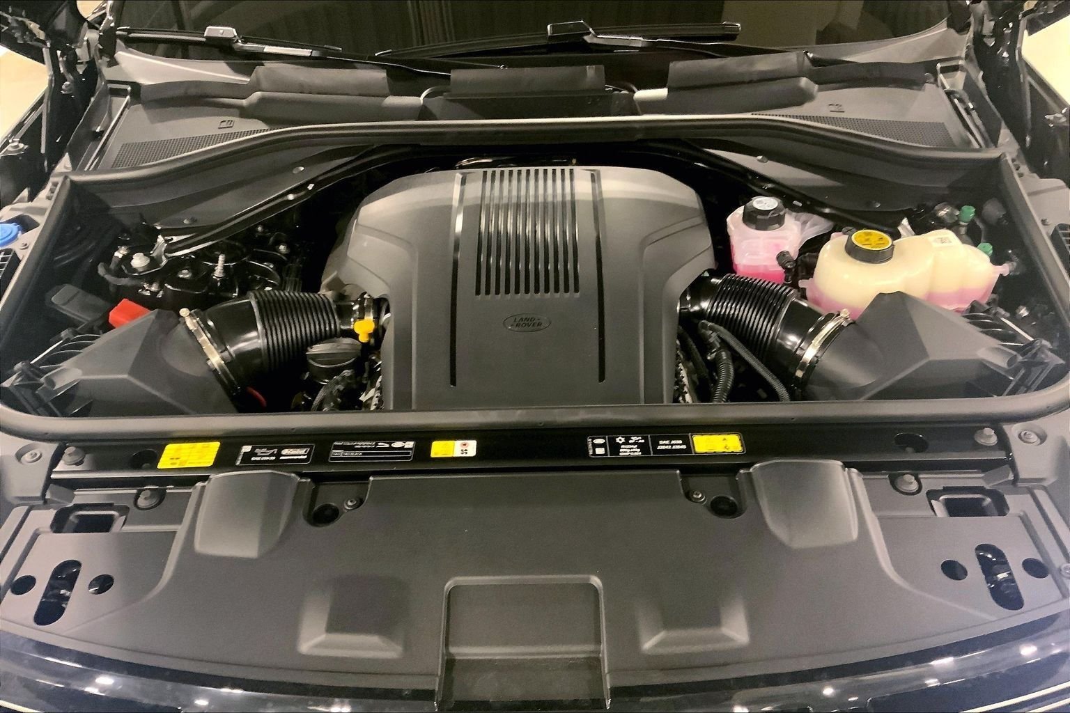 New 2026 Santorini Black LAND ROVER SE image 16