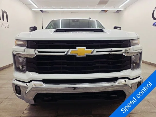Used 2025 Summit White Chevrolet LT image 8