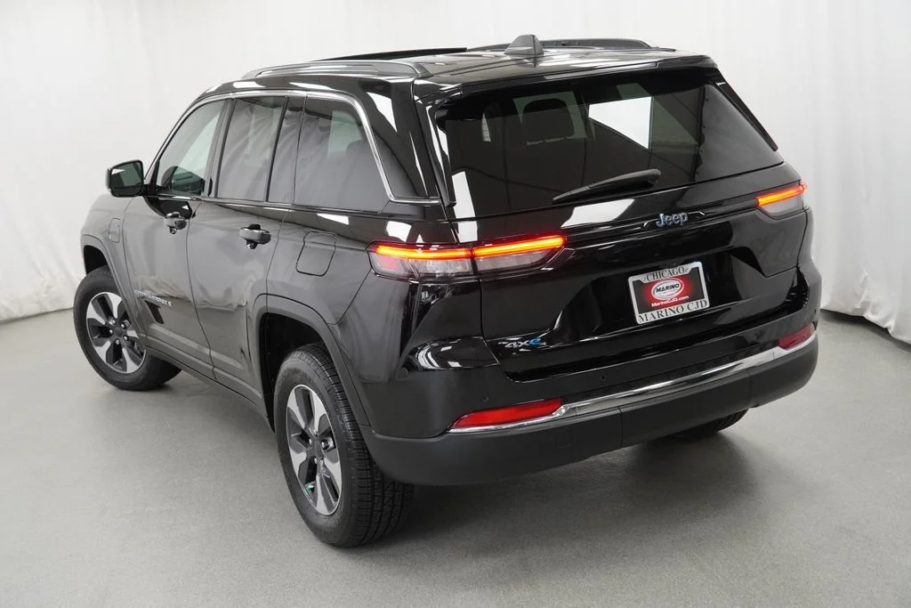 Used 2022 Black Jeep 4xe image 12