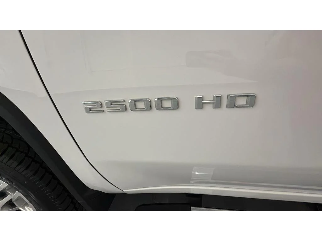 Used 2025 Summit White Chevrolet LT image 11