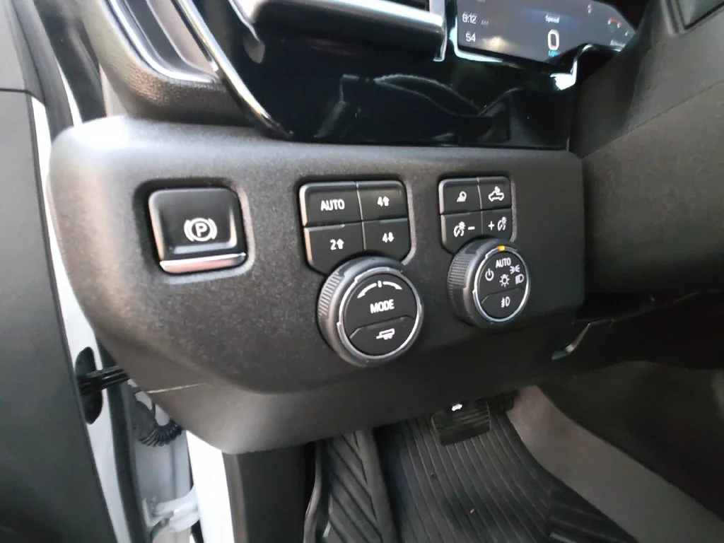 Used 2026 Summit White Chevrolet LT image 32