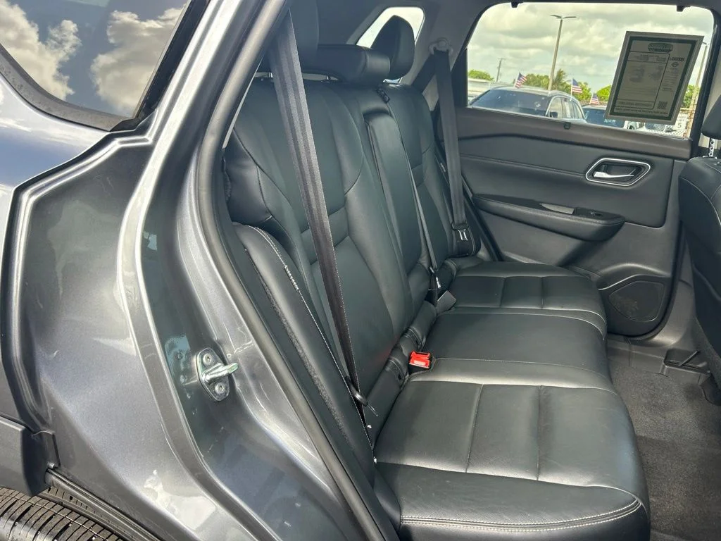 Used 2021 Gray Nissan SL image 27