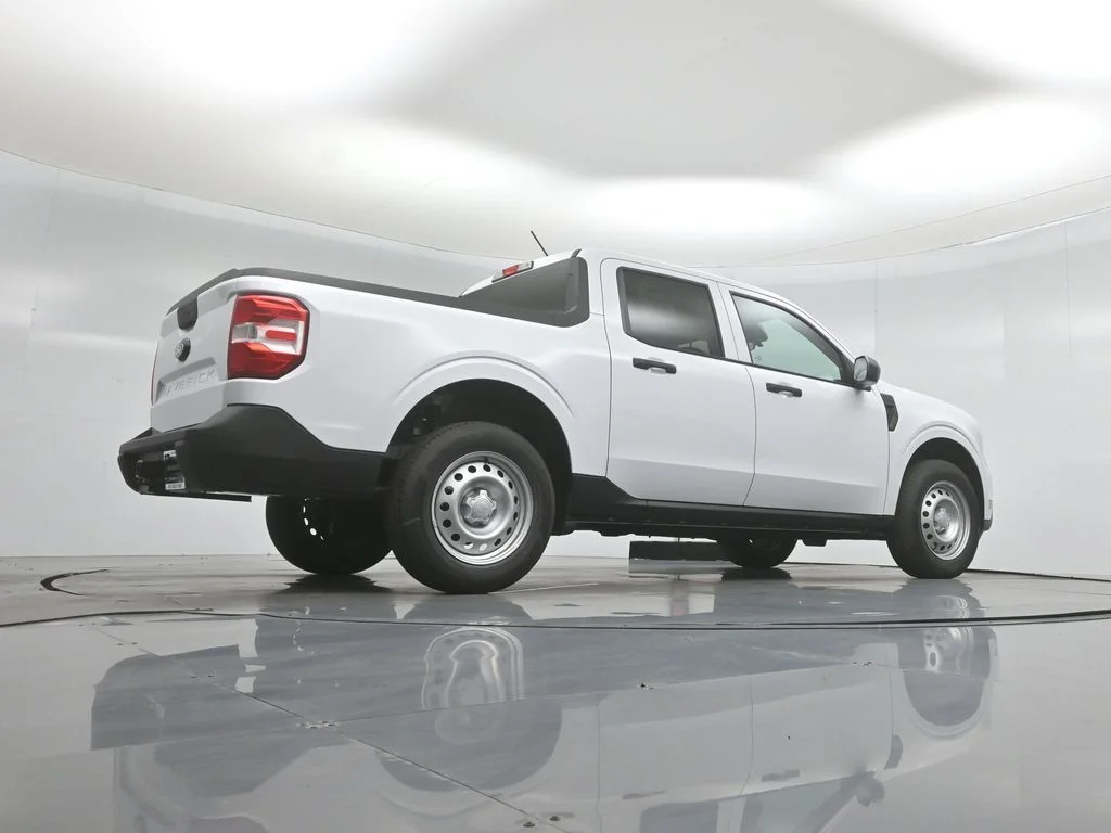 New 2026 Oxford White Ford XLT image 43