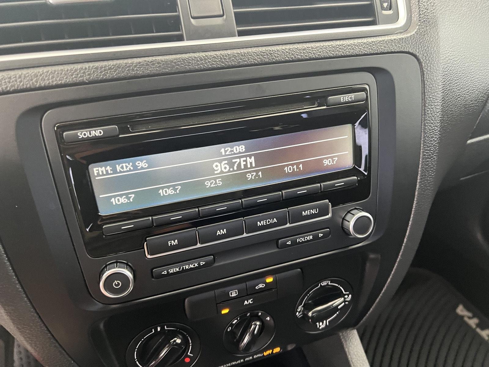 Used 2014 Platinum Gray Metallic Volkswagen S image 18