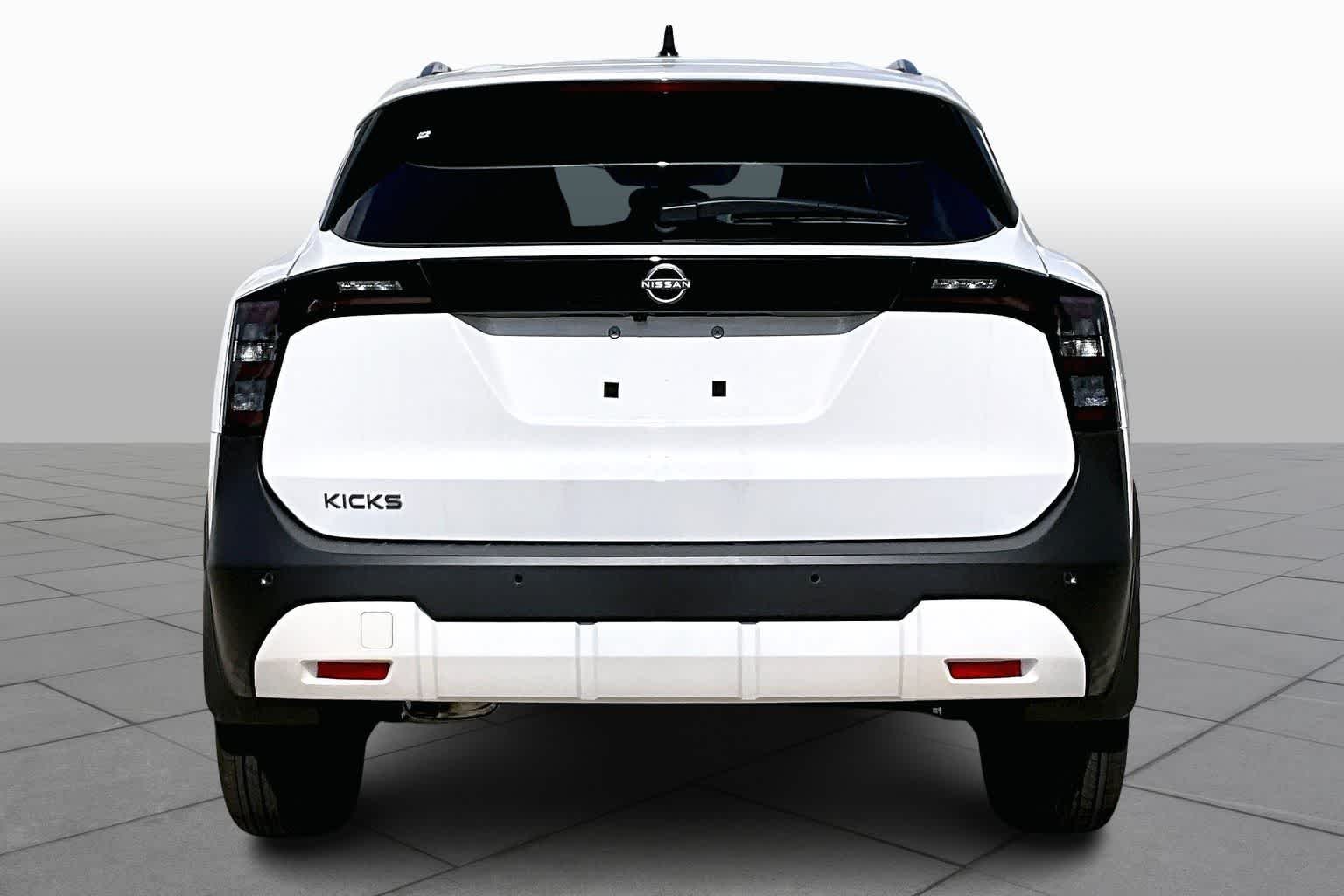 Used 2026 Aspen White Tricoat Nissan SV image 4