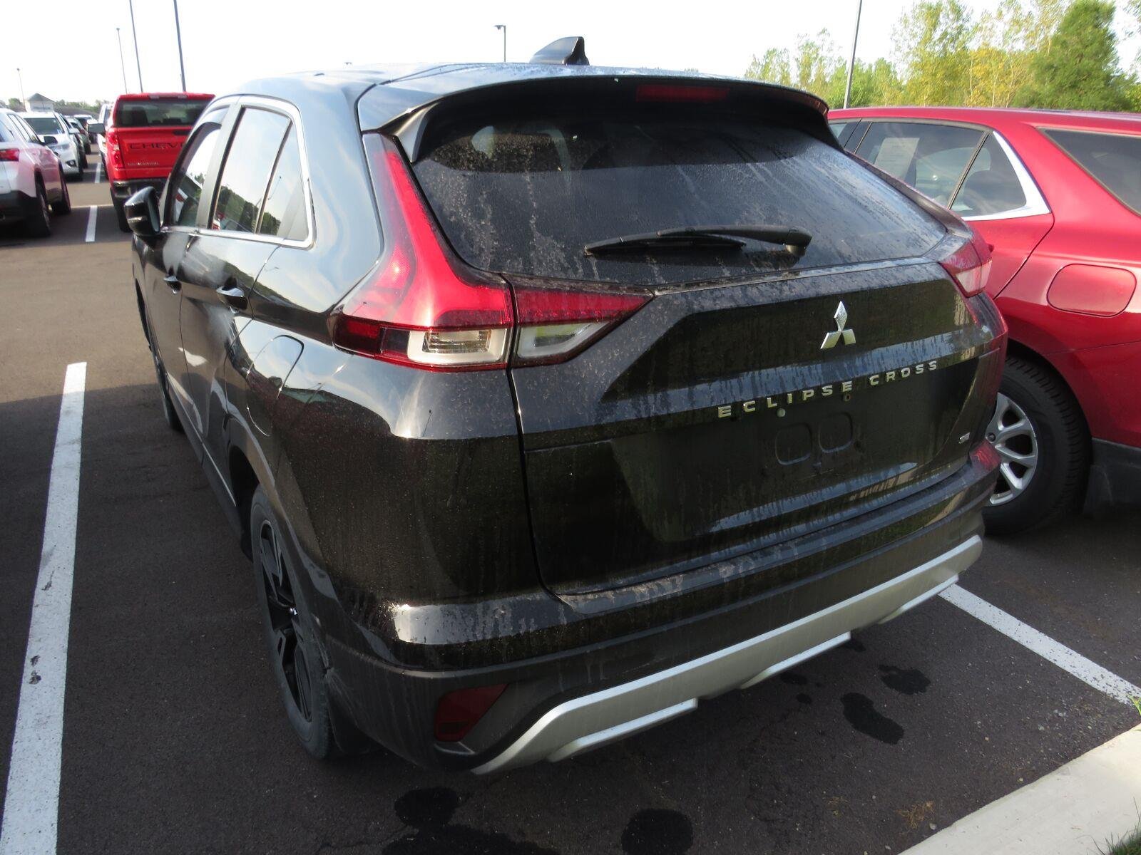 Used 2023 Labrador Black Pearl Mitsubishi SE image 10