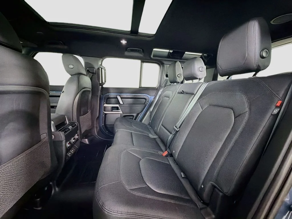 Used 2023 Blue Land Rover X-Dynamic SE image 26