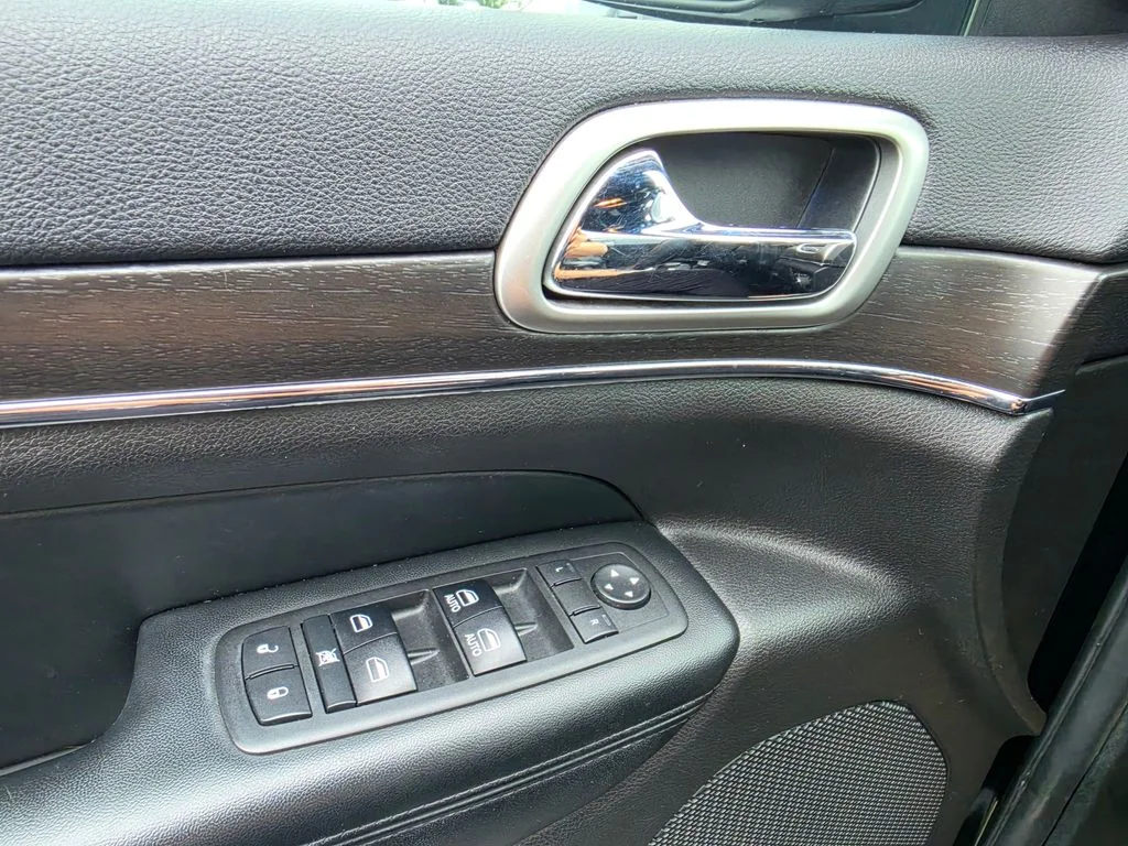 Used 2018 Black Jeep Limited image 16