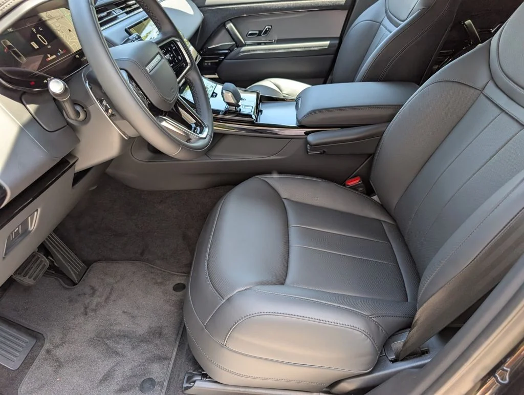 New 2026 Santorini Black Land Rover SE image 21