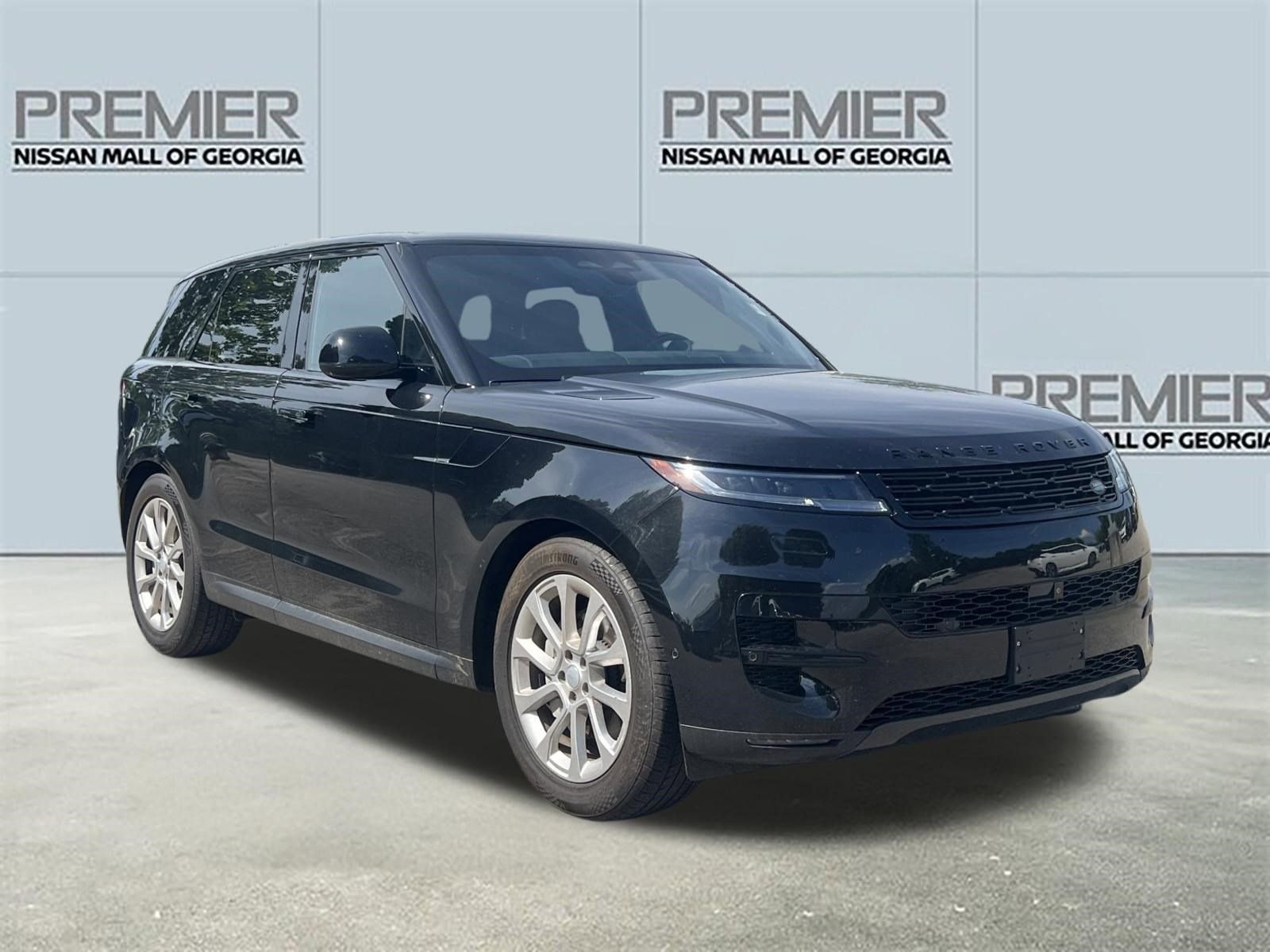 Used 2025 Black Land Rover SE image 4
