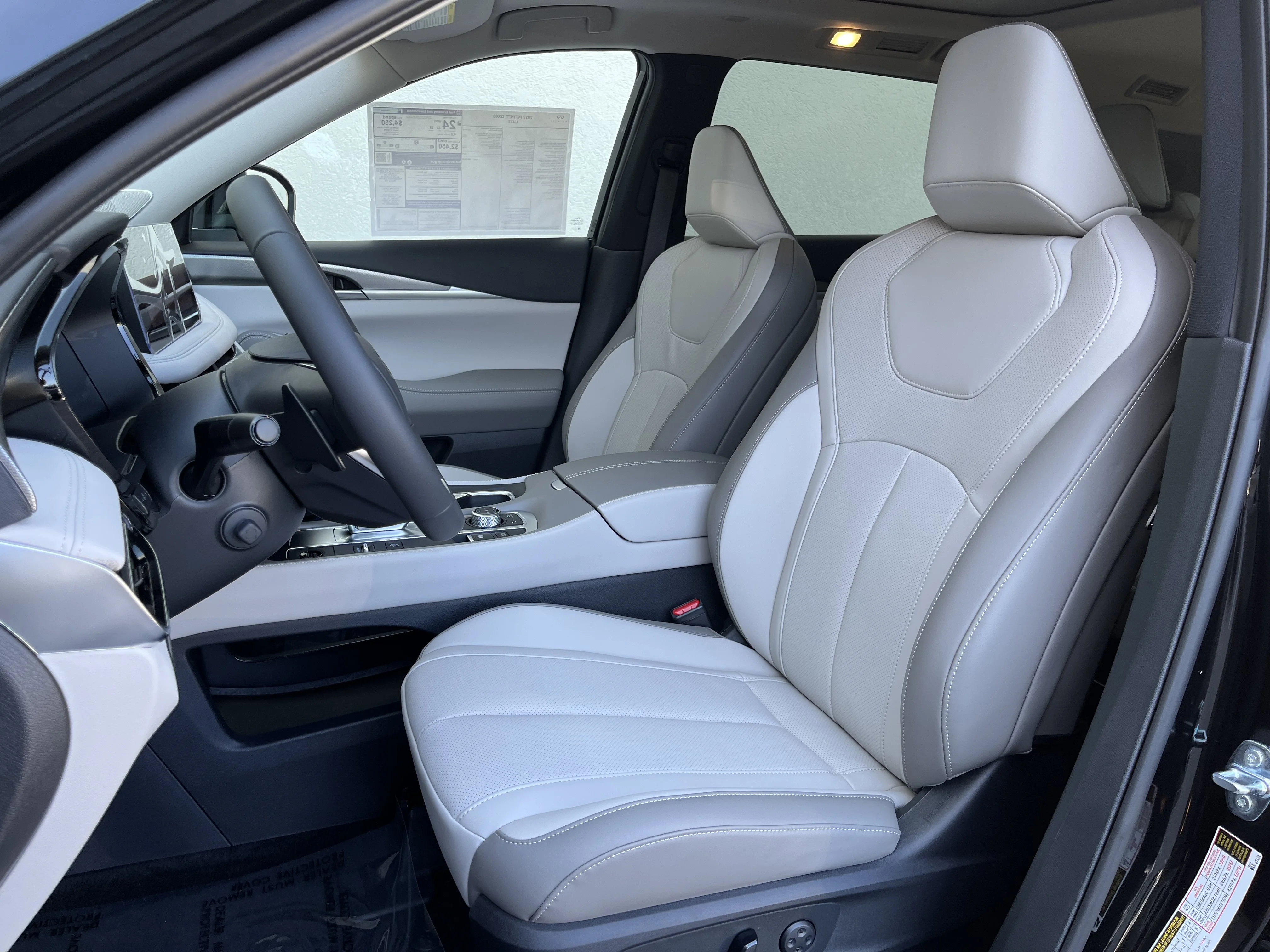 New 2027 Mineral Black INFINITI LUXE image 13