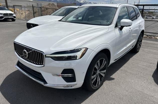 2023 Volvo XC60 B5 Plus Bright Theme AWD's photo