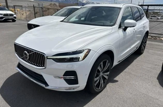 2023 Volvo XC60 B5 Plus Bright Theme AWD's photo
