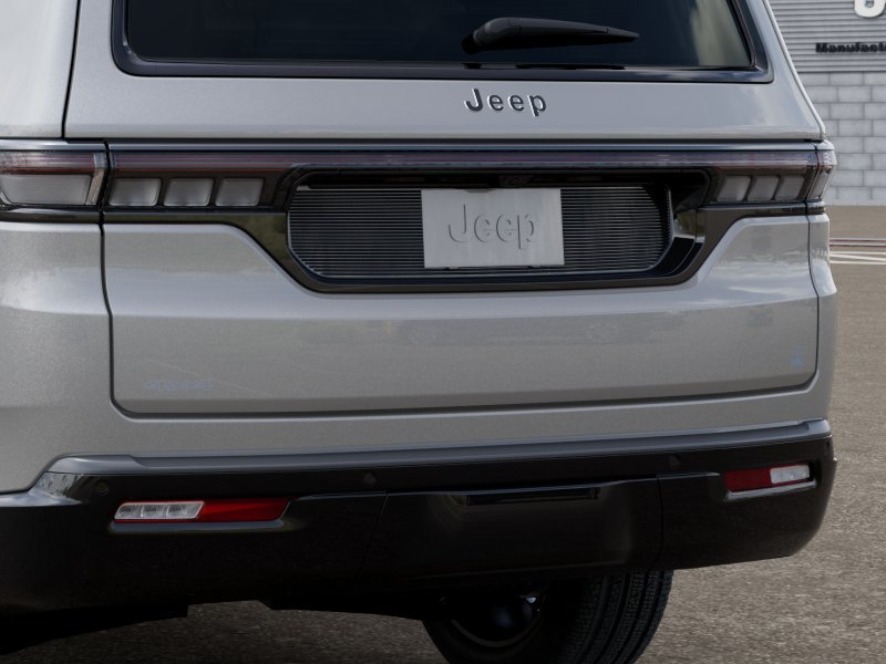 New 2026 Silver-Zynith Exterior Paint Jeep Grand Wagoneer image 13