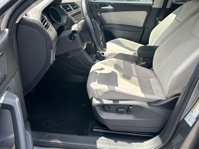 Used 2018 Gray Volkswagen 2.0T SE image 9