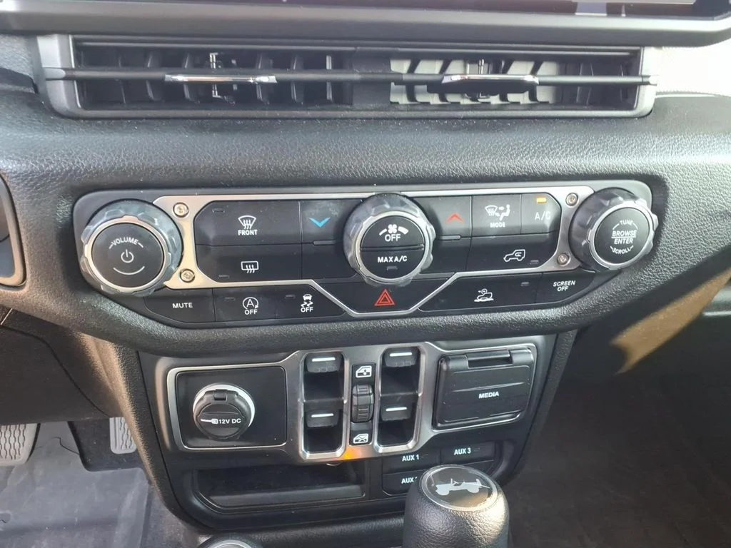 Used 2024 Gray Jeep Sport S image 20