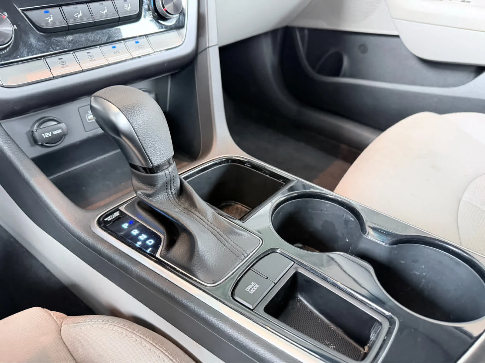 Used 2019  Hyundai SE image 14