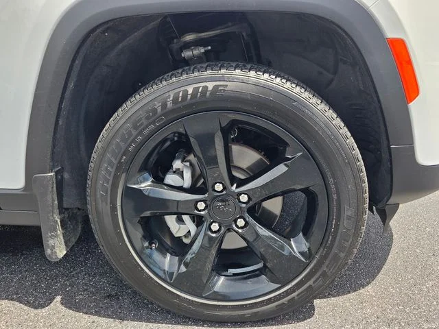 Certified Used 2025 White Jeep Altitude X image 9
