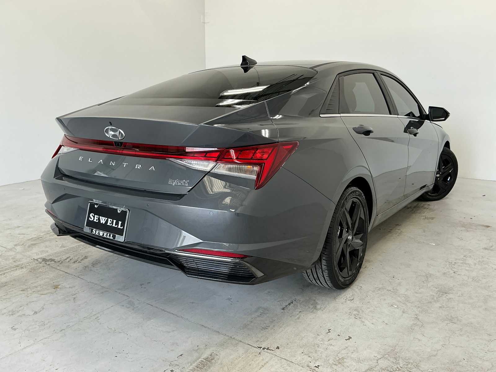 Used 2023 Ecotronic Gray Hyundai Limited image 4