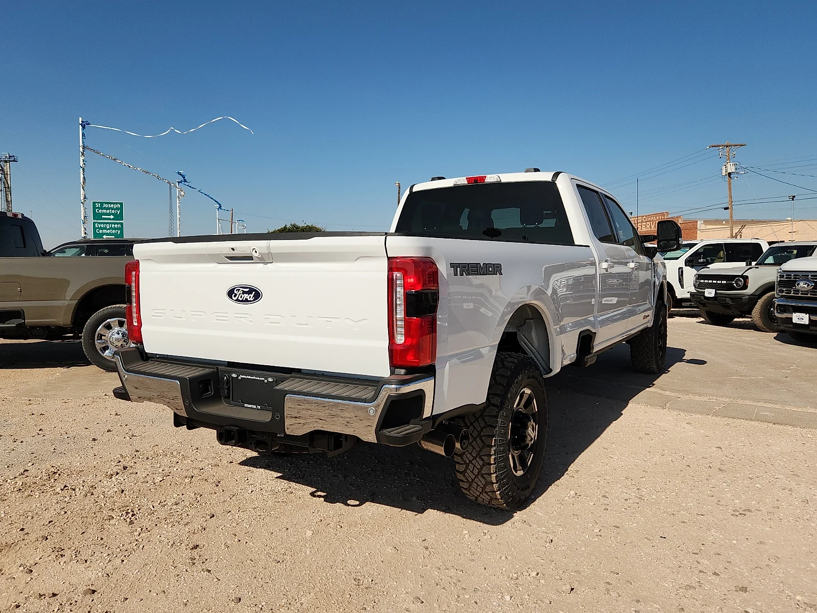 New 2027 Oxford White Ford Lariat image 7