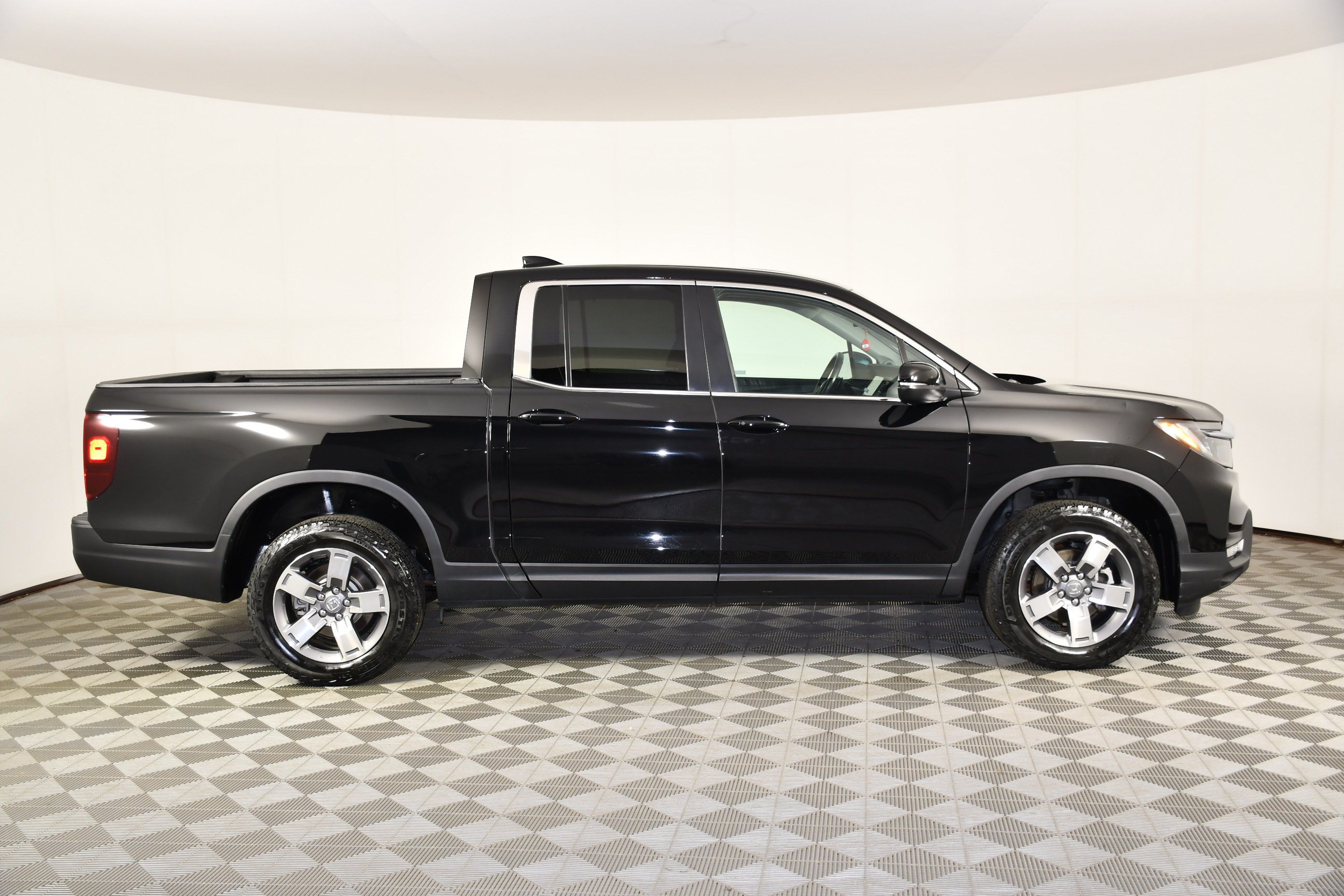 Certified Used 2024 Crystal Black Pearl Honda AWD RTL image 4