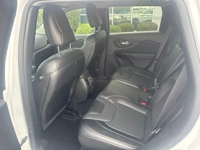 Used 2023 White Jeep Altitude image 19