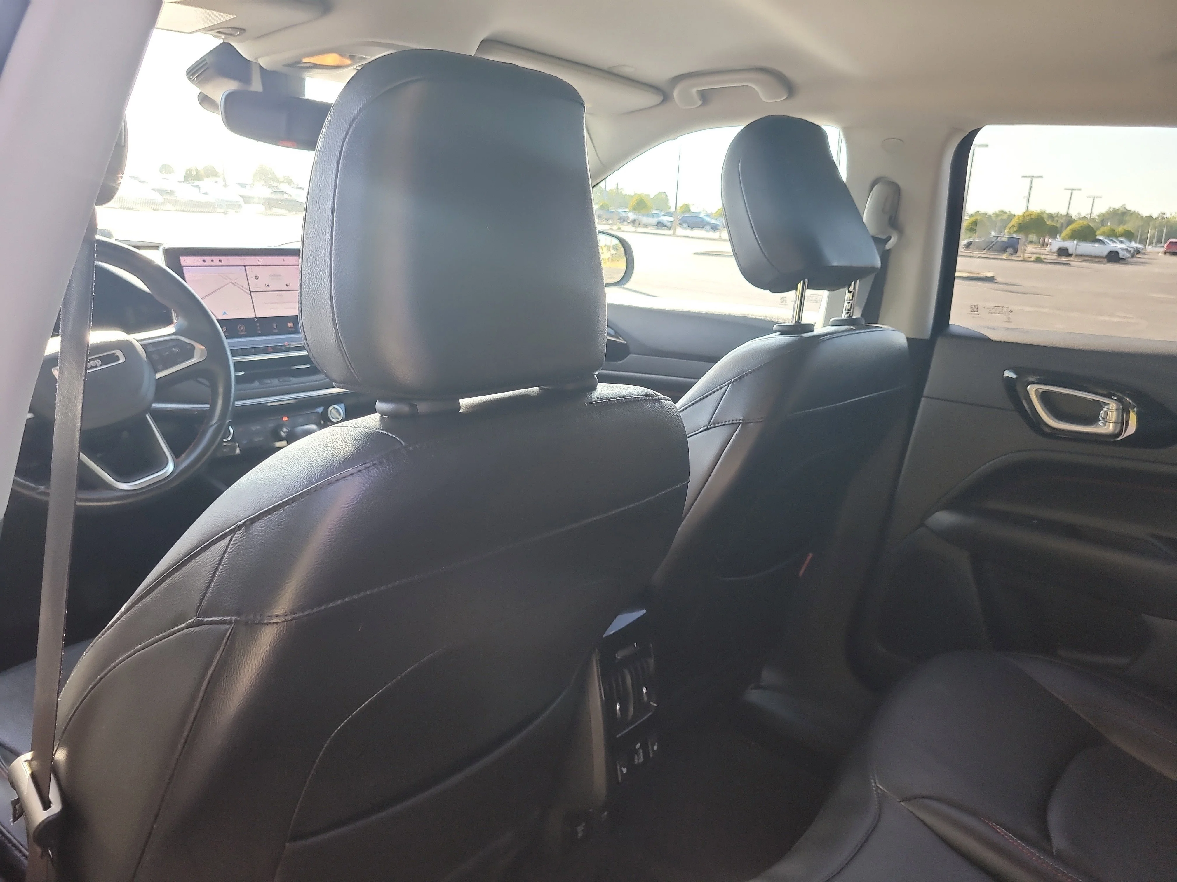 Used 2022 Diamond Black Crystal Pearlcoat Jeep Trailhawk image 13