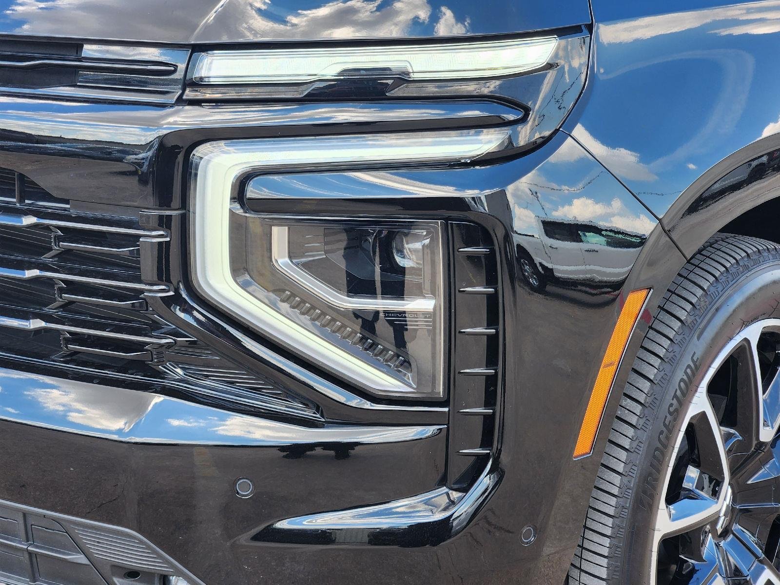 2025 Chevrolet Suburban photo 8 of 35