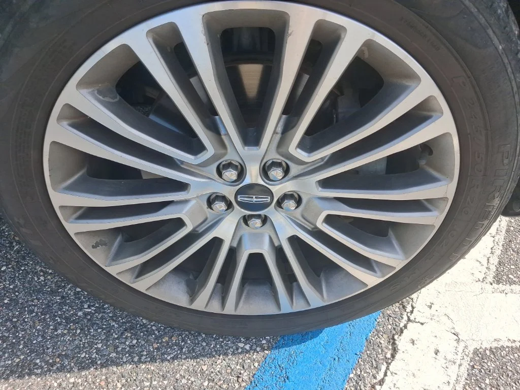 Used 2016  Lincoln Reserve image 17