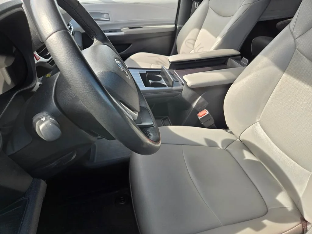 Used 2025 Wind Chill Pearl Toyota XLE image 4