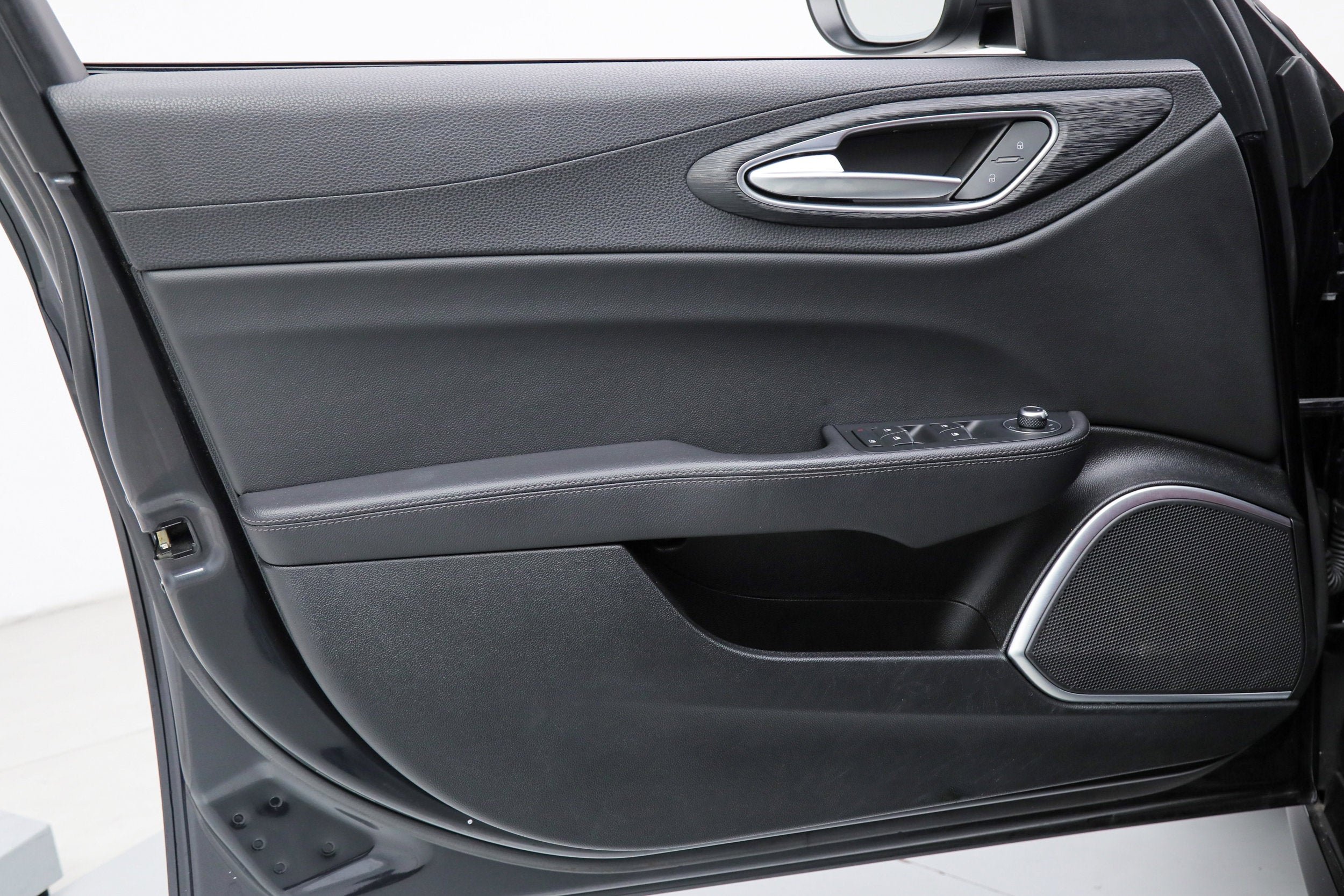 Used 2022 Black Alfa Romeo  image 17