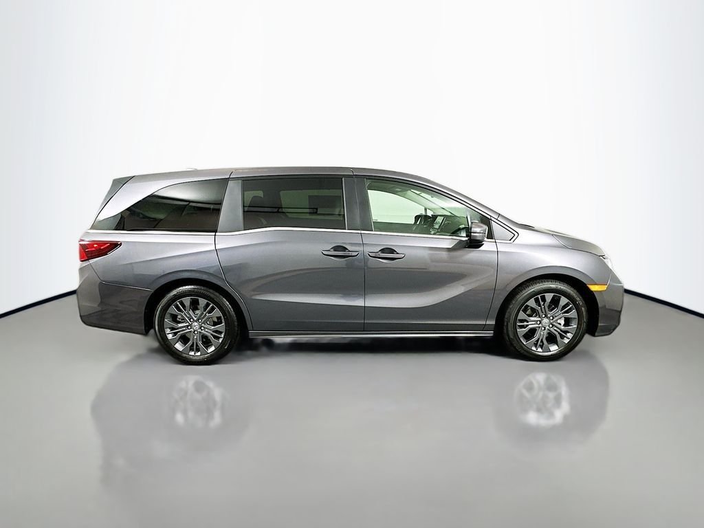 New 2026 Modern Steel Metallic Honda Touring image 4